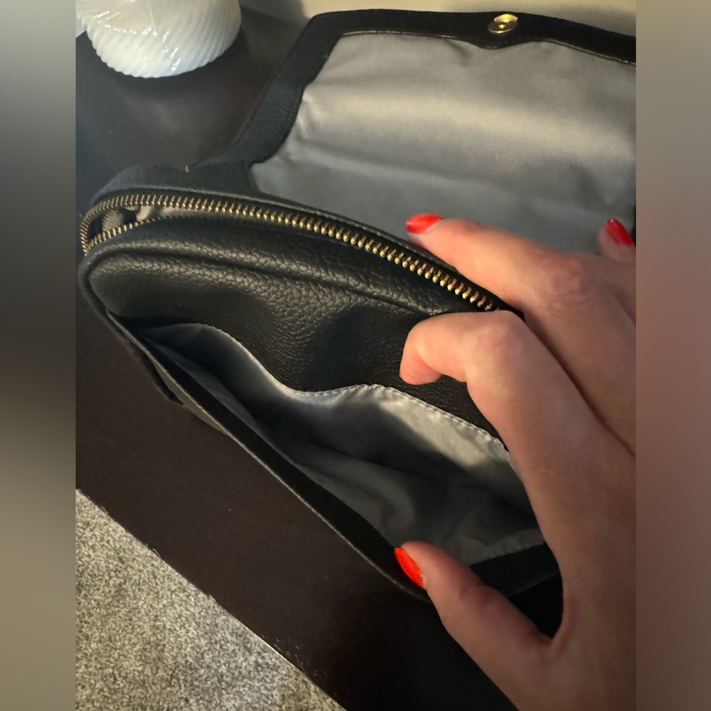 Freshly Picked Black Leather Bag - Picture 3 of 4